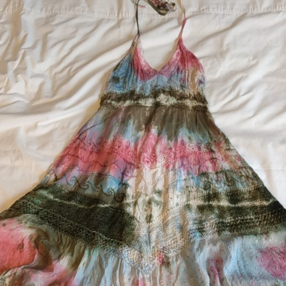 👗Tie dye Halterneck dress with beautiful details